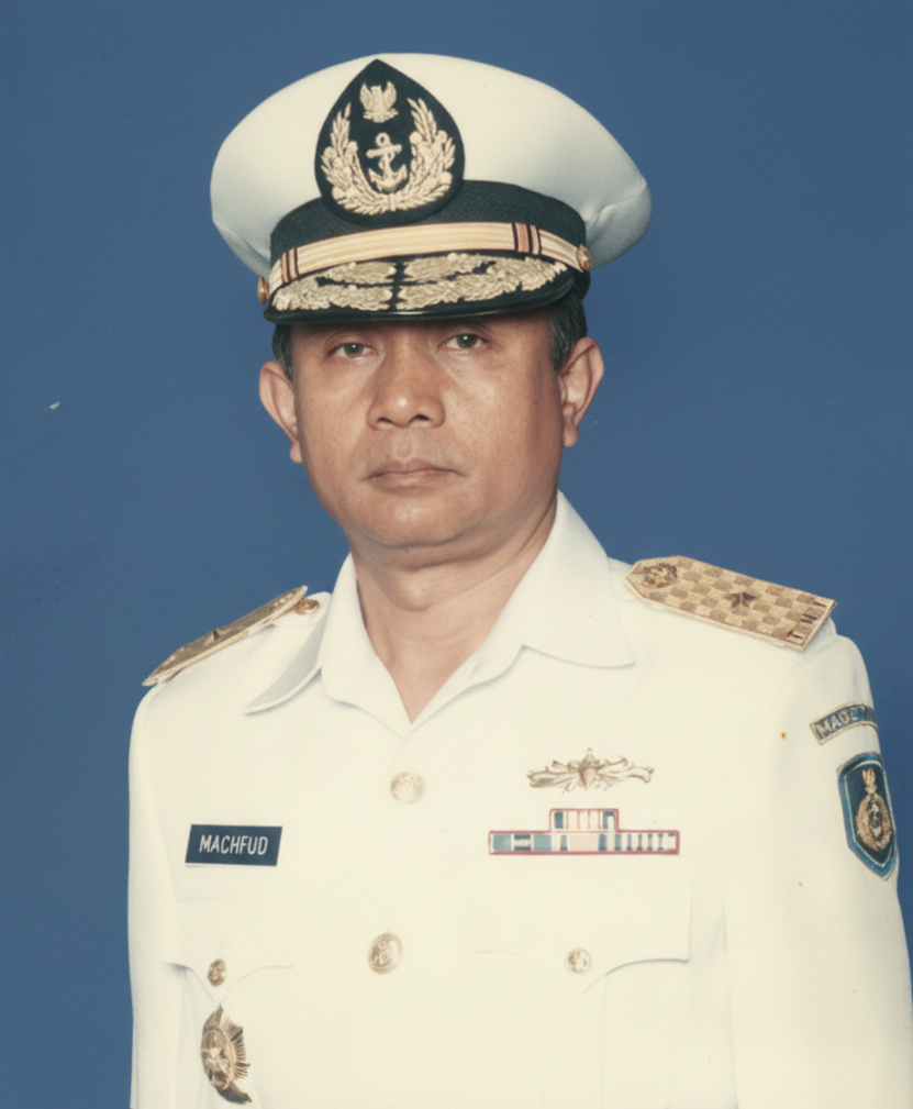 LAKSAMANA PERTAMA TNI Drs. MACHFUD